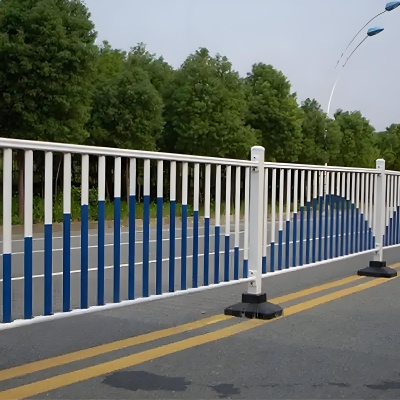 停車(chē)場(chǎng)護(hù)欄圍欄全國(guó)發(fā)貨周邊經(jīng)銷(xiāo)商