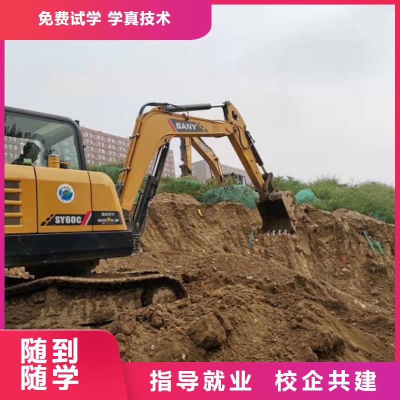 挖掘機(jī)學(xué)校_挖掘機(jī)培訓(xùn)學(xué)校全程實(shí)操校企共建