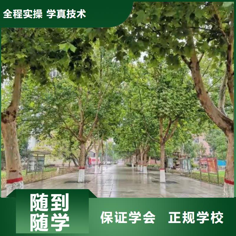 美發(fā)培訓(xùn)學(xué)校,挖掘機(jī)教學(xué)課程多樣高薪就業(yè)