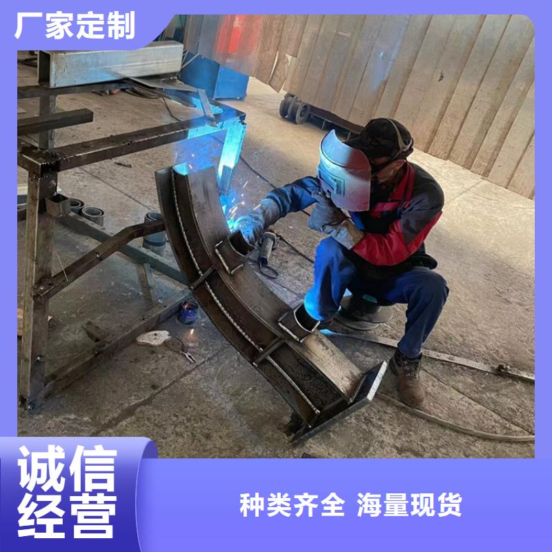 口碑好的不銹鋼復(fù)合管防撞護欄生產(chǎn)廠家