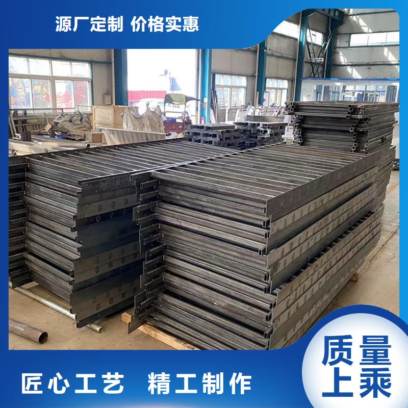 樂山不銹鋼復(fù)合管防撞護(hù)欄廠家款式多樣