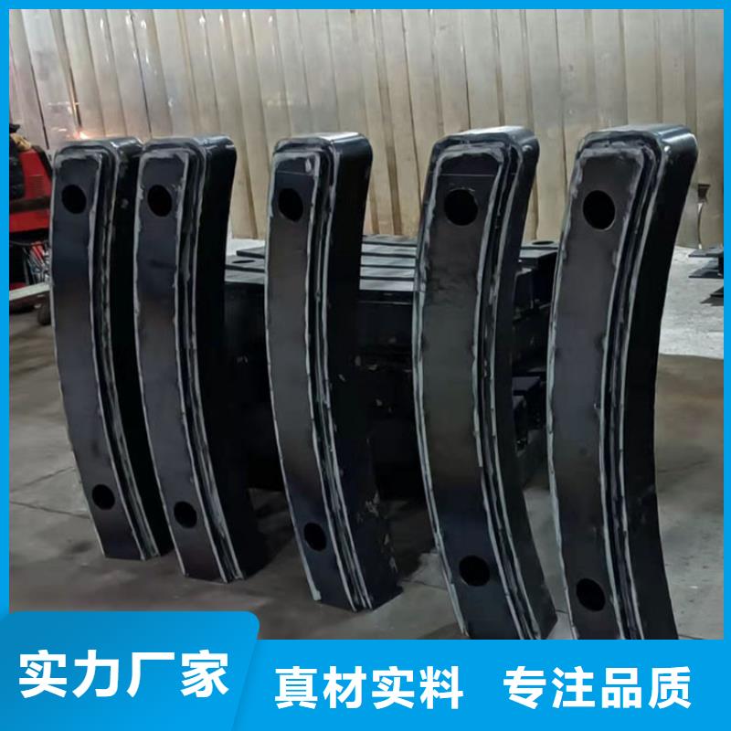 平?jīng)鰺徨冧\噴塑防撞鋼管護(hù)欄使用壽命長