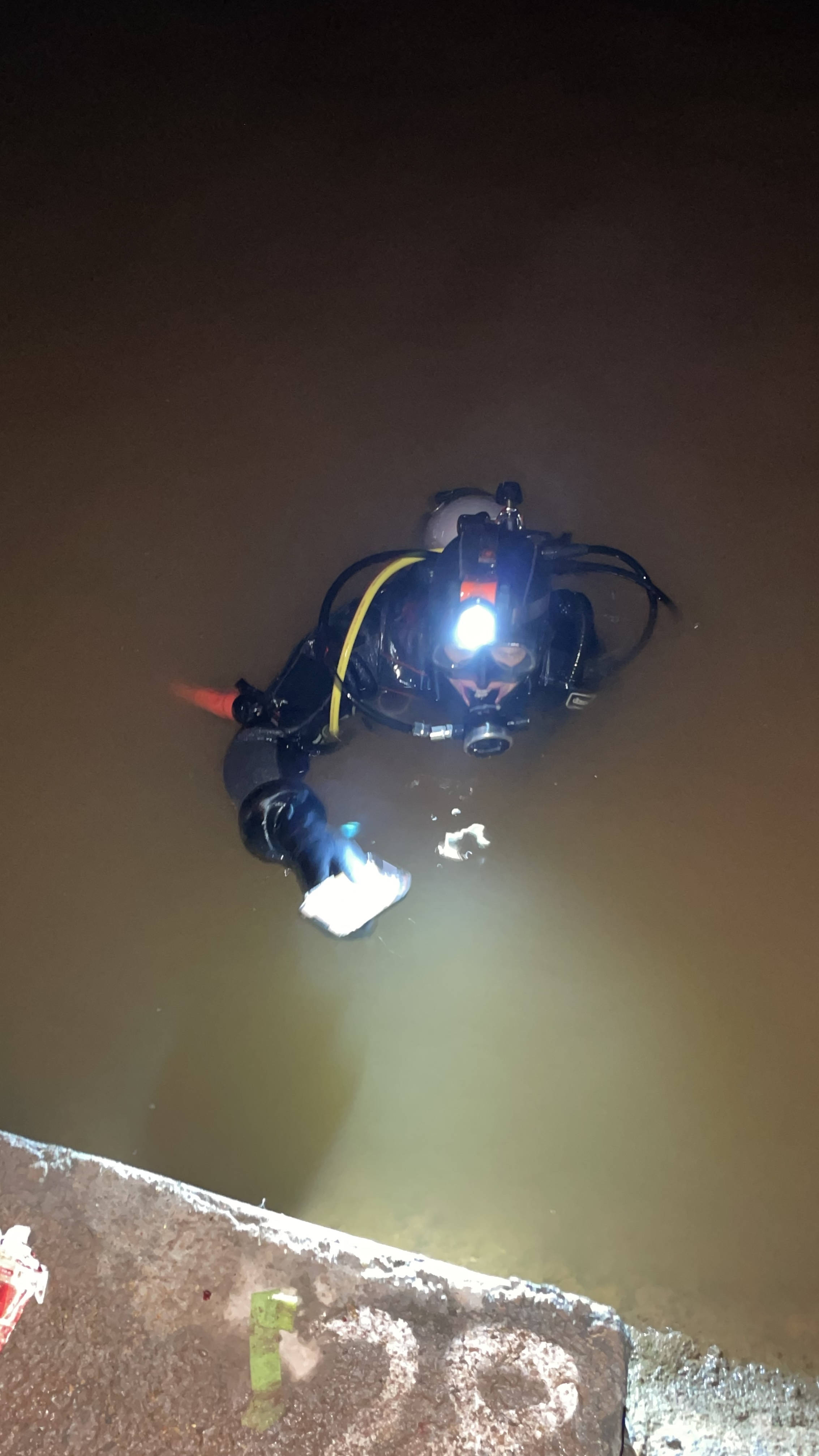 信宜水下打撈,管道水下封堵公司公司