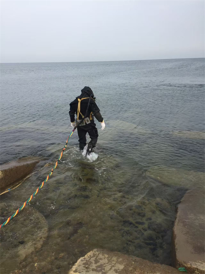 水下安裝公司-水下鋼圍堰切割拆除