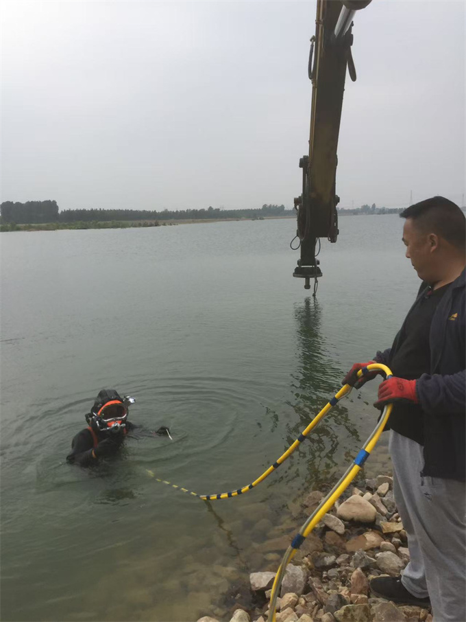 潛水施工隊伍-水下拆除管道設(shè)備