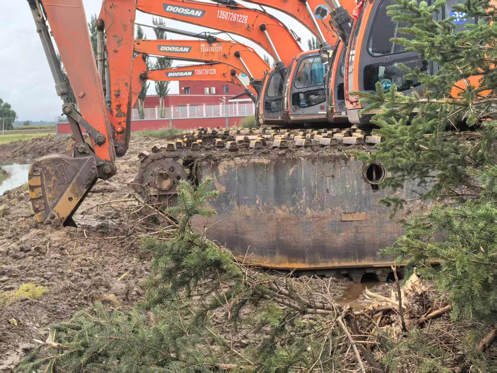 廣東水陸挖掘機(jī)出租源頭直供廠家