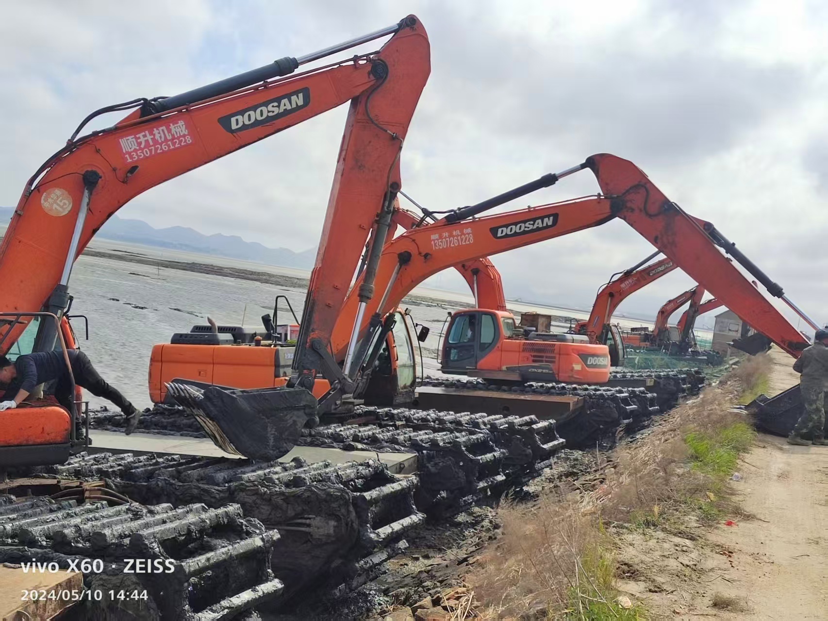 撫州南城水陸兩用挖掘機(jī)出租廠商