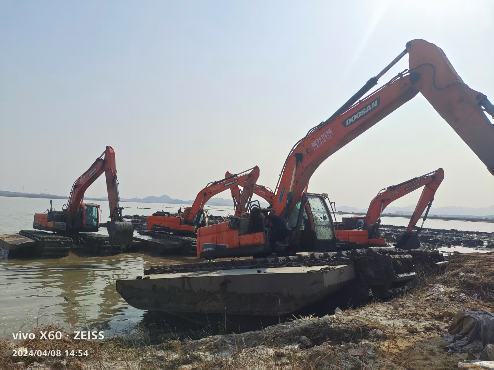 深圳大浪水上鉤機(jī)出租-好產(chǎn)品用質(zhì)量說話