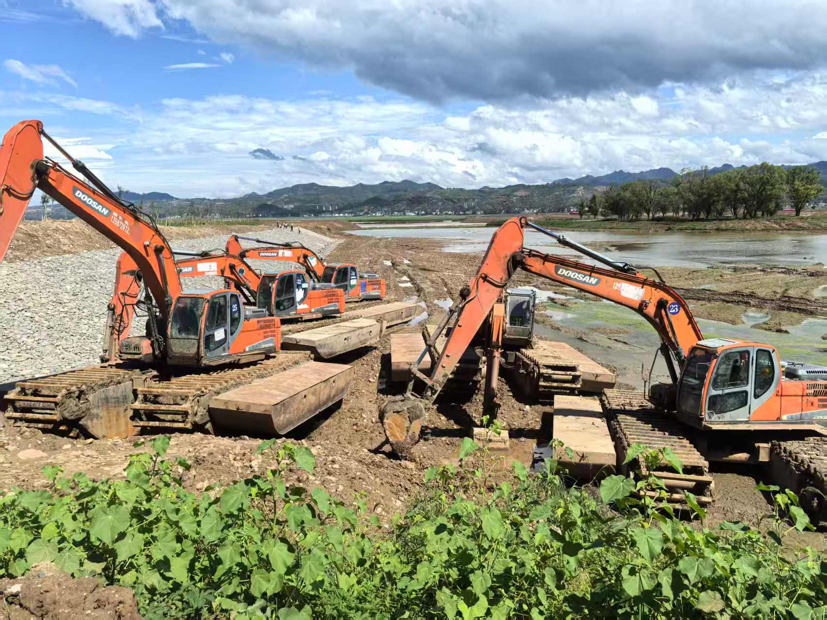 黔南羅甸船挖機(jī)出租安裝