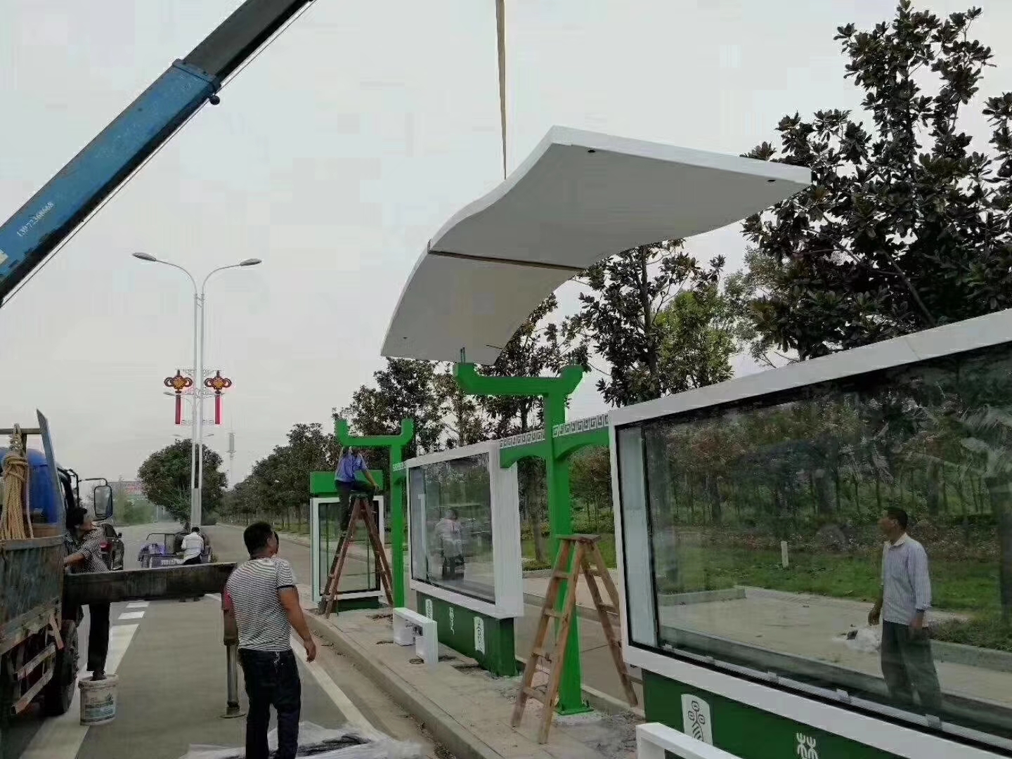定制智能候車亭公交站臺承諾守信商家直供