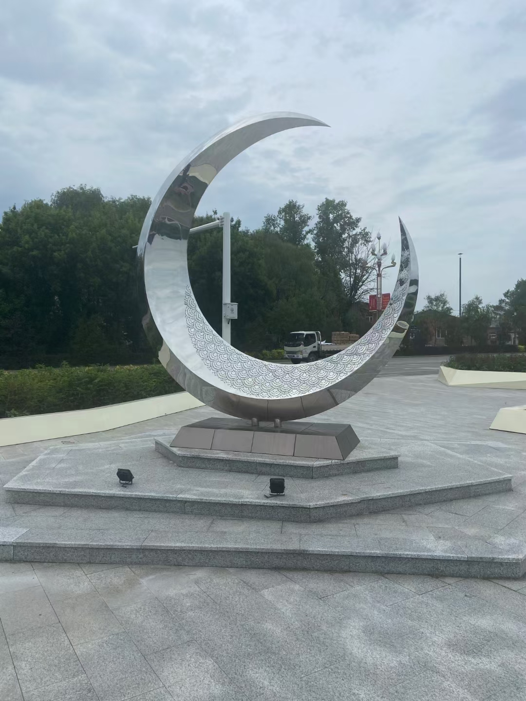 延邊雕塑,商場(chǎng)標(biāo)識(shí)雕塑售后服務(wù)完善