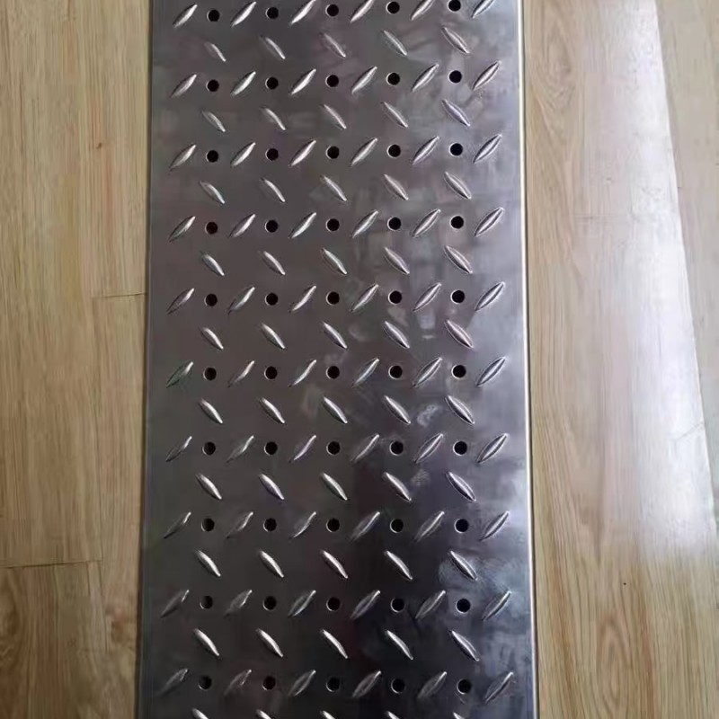 不銹鋼縫隙式溝蓋板產(chǎn)品介紹建通鑄造廠家當(dāng)?shù)亟?jīng)銷商
