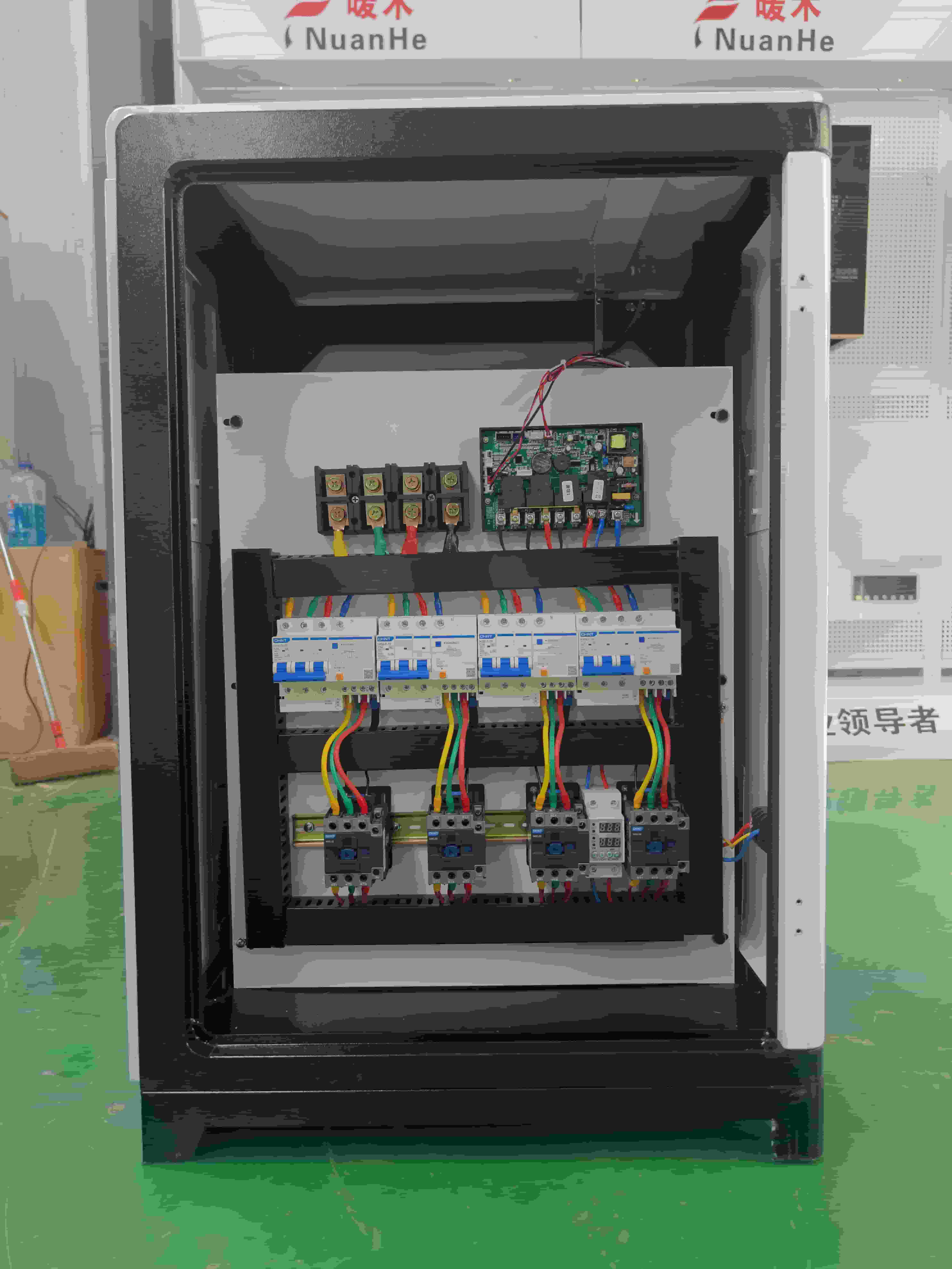優(yōu)質(zhì)的碳纖維電暖器
廠家