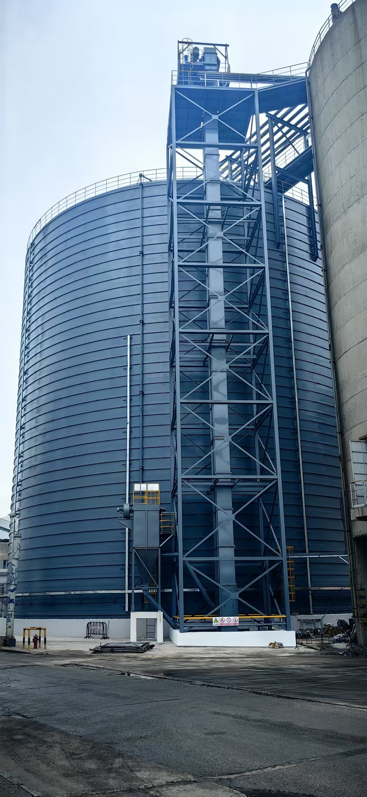 重信譽3萬噸粉煤灰鋼板倉批發(fā)廠家