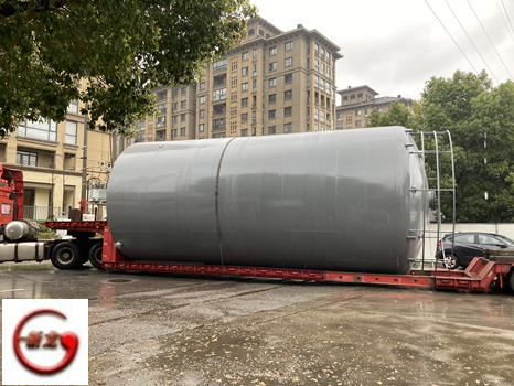 山東泰安30000升碳鋼內(nèi)襯PE儲罐常壓使用