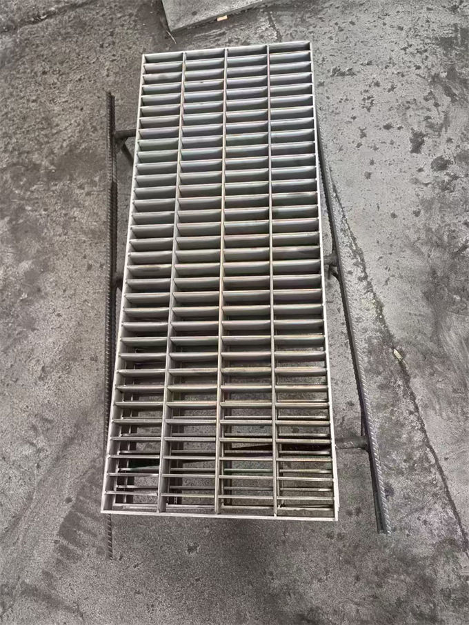 不銹鋼井蓋,不銹鋼格柵板多種規(guī)格供您選擇