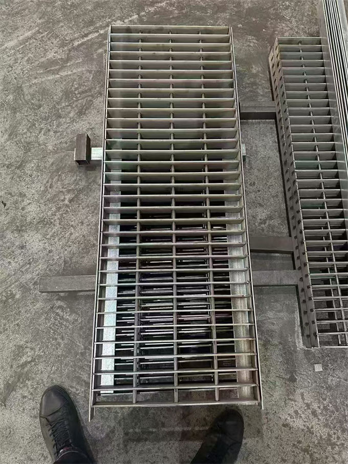 不銹鋼井蓋-不銹鋼井蓋(鑲嵌式)制造生產(chǎn)銷(xiāo)售