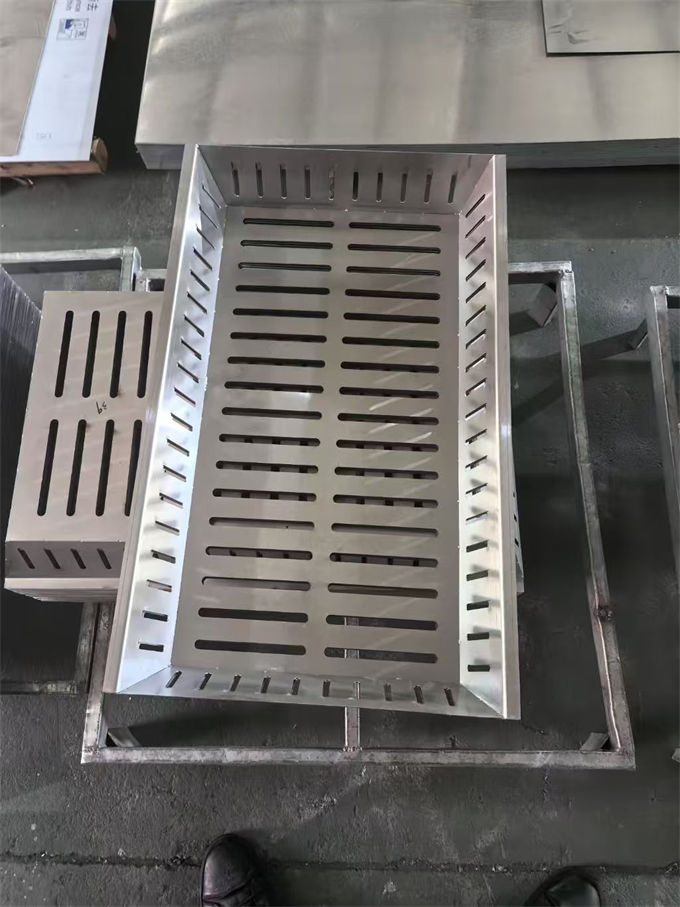 拉孜不銹鋼井蓋-不銹鋼格柵板來(lái)電咨詢