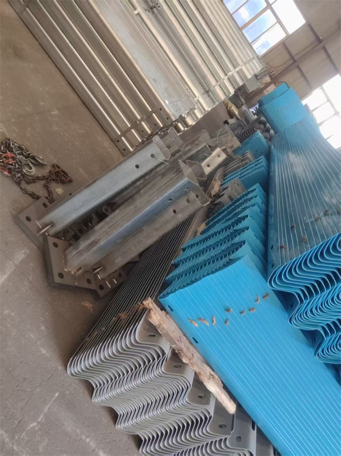 波形護欄波形護欄特殊件廠家直銷大量現(xiàn)貨