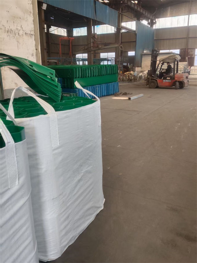 寧海波形護(hù)欄_波形護(hù)欄專用件保質(zhì)保量