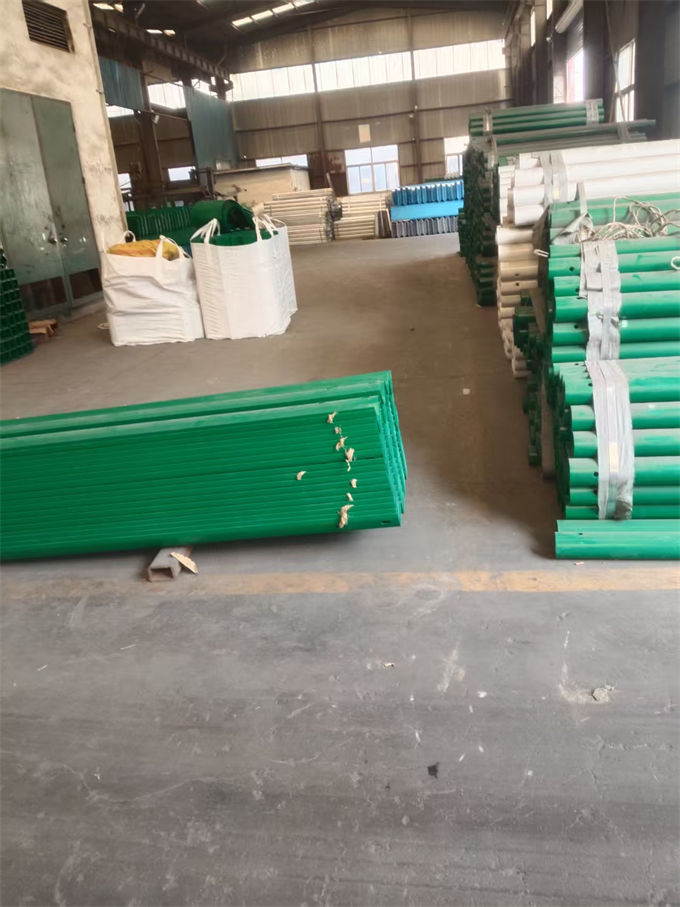 紅塔波形護(hù)欄波形護(hù)欄板滿足多種行業(yè)需求