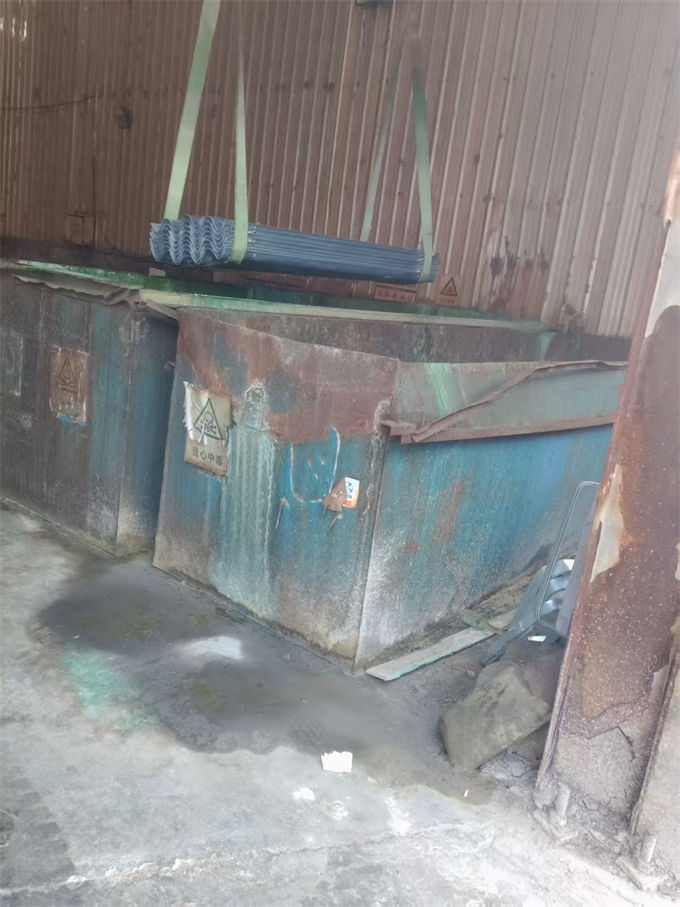 崗巴波形護(hù)欄,波形梁鋼護(hù)欄匠心制造