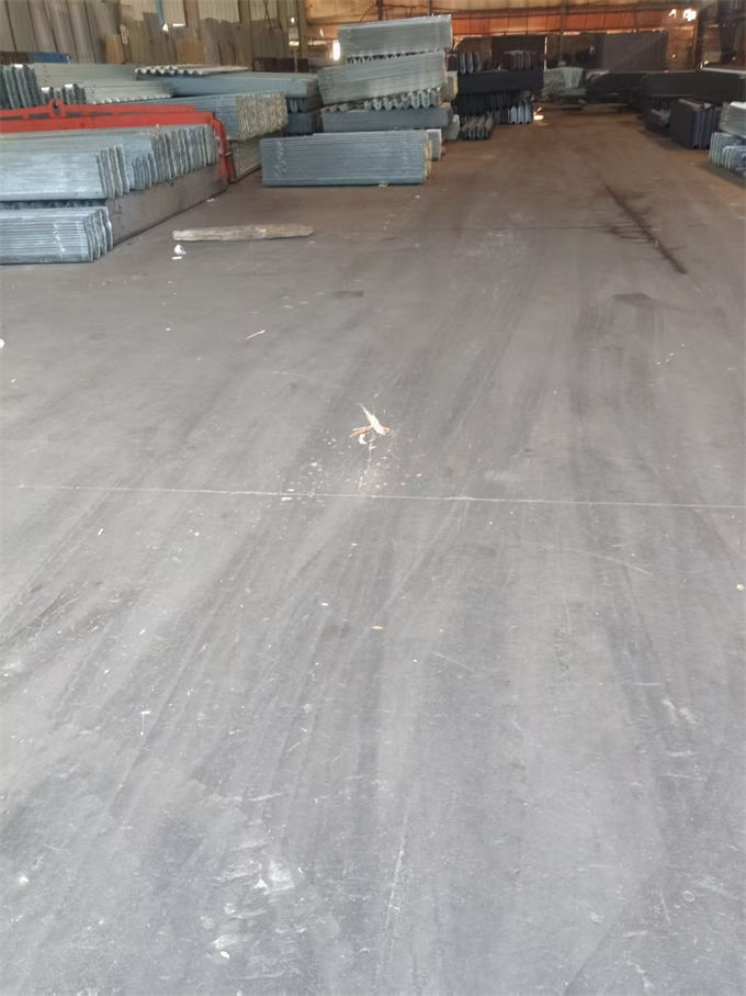 新蔡波形護(hù)欄,波形梁鋼護(hù)欄專注品質(zhì)