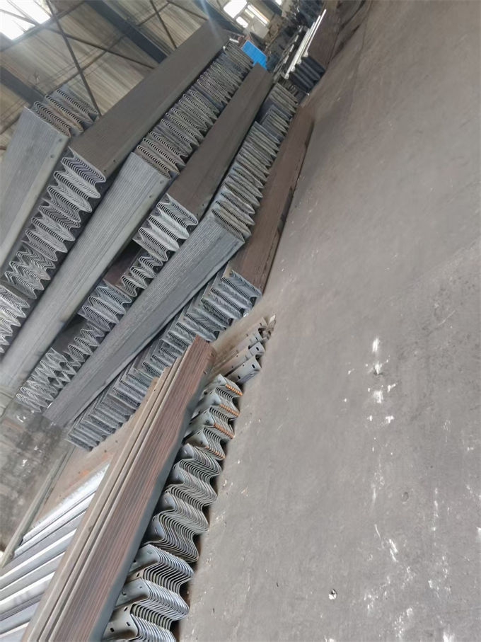 常德波形護(hù)欄-q235波形護(hù)欄用品質(zhì)說話