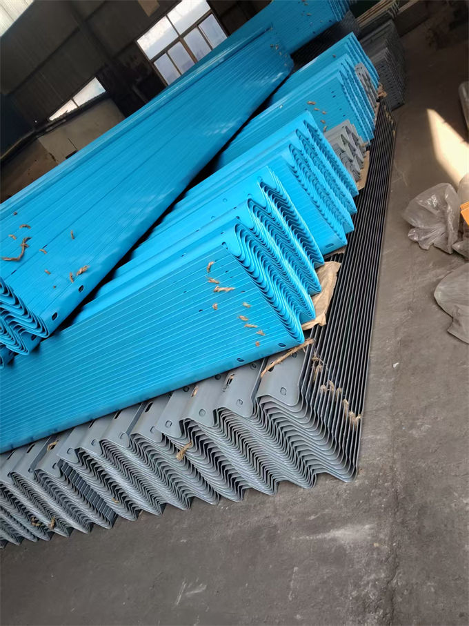 忻城波形護(hù)欄波形鋼護(hù)欄發(fā)貨迅速