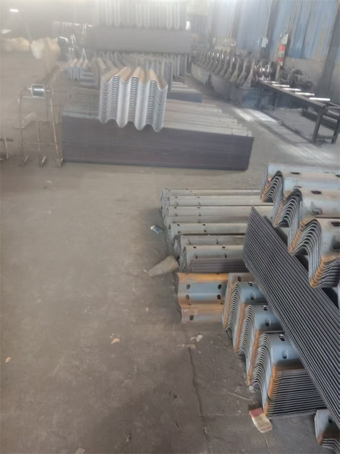 嘉善波形護(hù)欄二波梁護(hù)欄批發(fā)價格