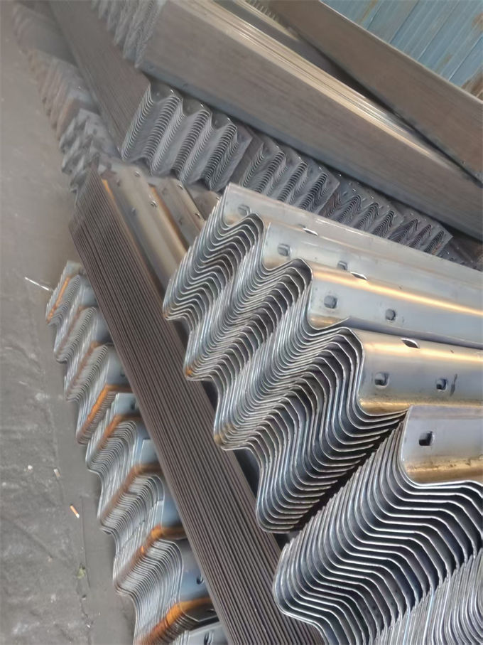 溧陽波形護(hù)欄波形鋼護(hù)欄廠家精選