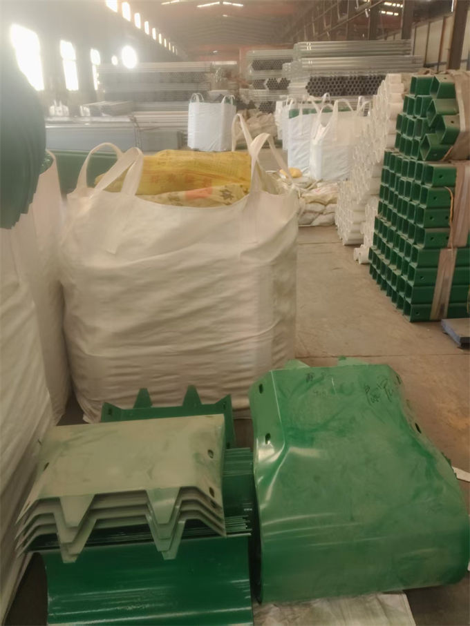 社旗波形護(hù)欄-高速公路波形護(hù)欄廠家品質(zhì)優(yōu)選