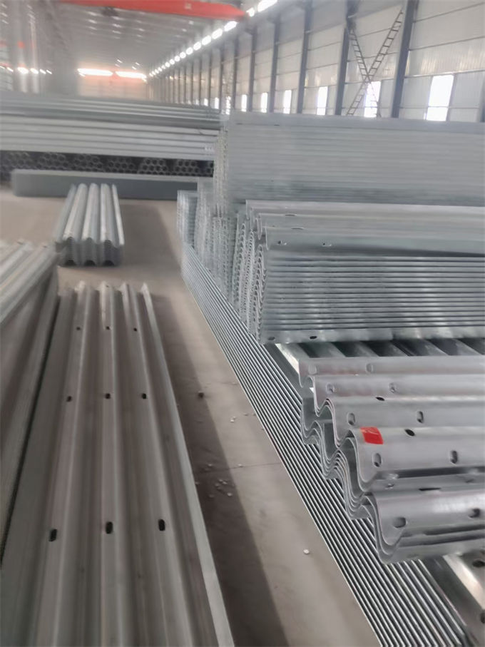 新河波形護(hù)欄-波形護(hù)欄板客戶(hù)好評(píng)