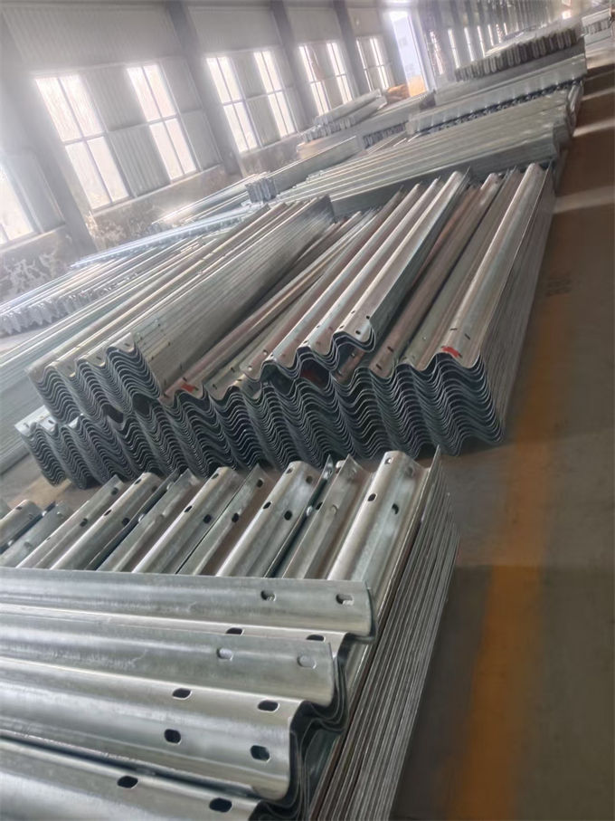 昌江波形護(hù)欄波形護(hù)欄端頭一手貨源源頭廠家