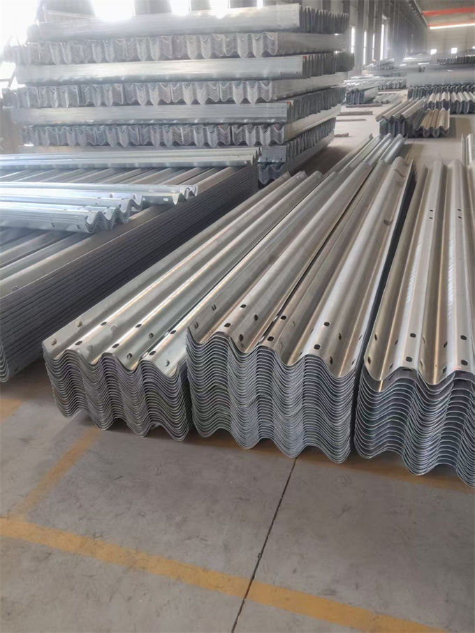 隆陽波形護(hù)欄雙波梁護(hù)欄一手價(jià)格