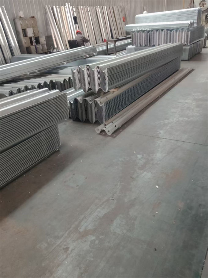 定襄波形護(hù)欄二波梁護(hù)欄產(chǎn)地直銷