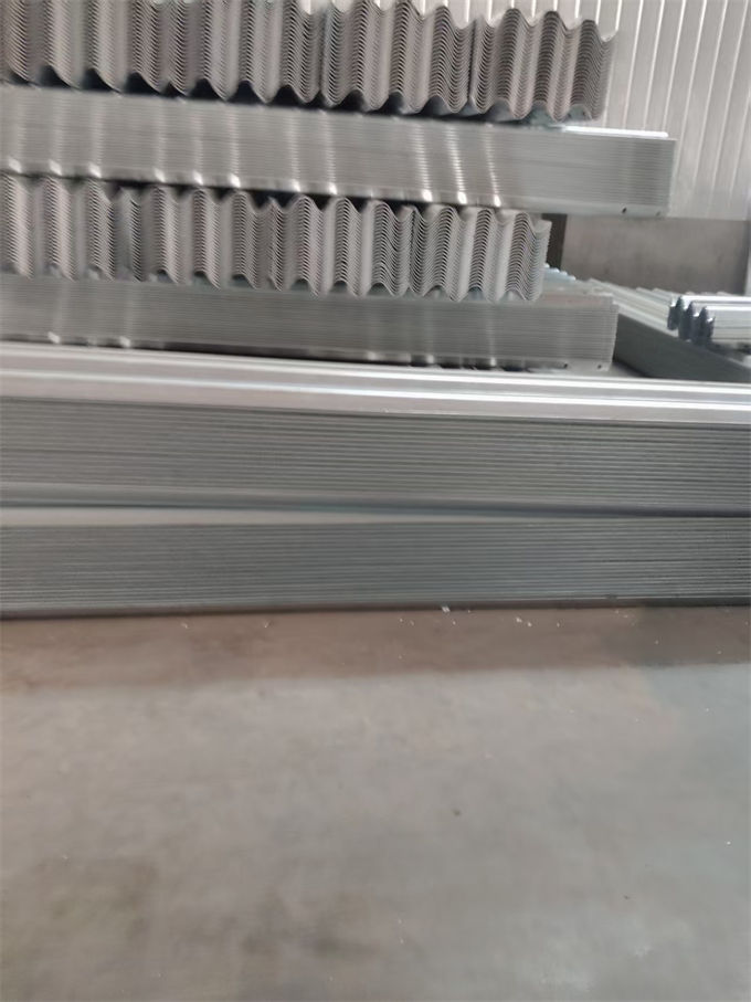 錫山波形護(hù)欄_波形梁護(hù)欄N年大品牌