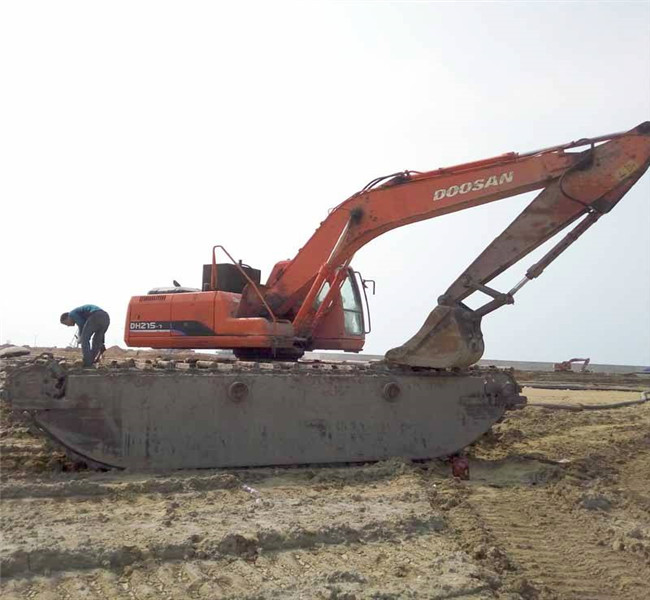 開封金明定制廣東水陸挖掘機(jī)出租的生產(chǎn)廠家