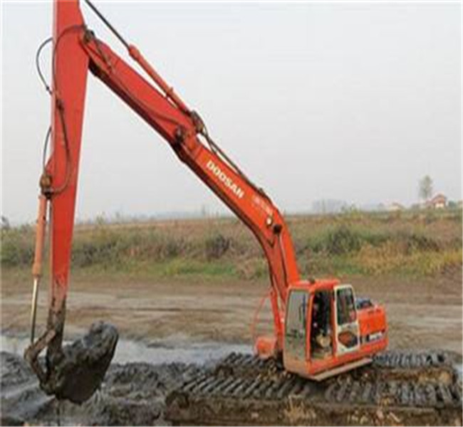 揚(yáng)州水陸兩用挖掘機(jī)出租來(lái)電咨詢(xún)