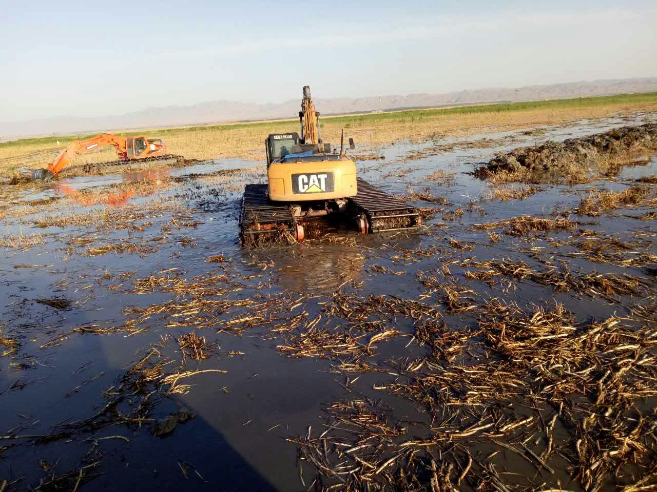 涼山越西定做水陸兩用挖掘機(jī)出租的基地