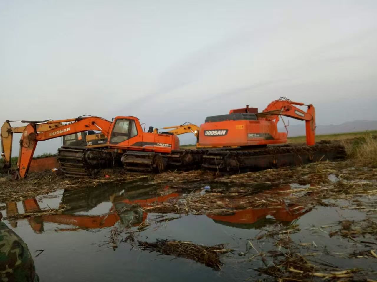 阜陽潁東濕地沼澤地挖掘機、濕地沼澤地挖掘機廠家直銷-發(fā)貨及時