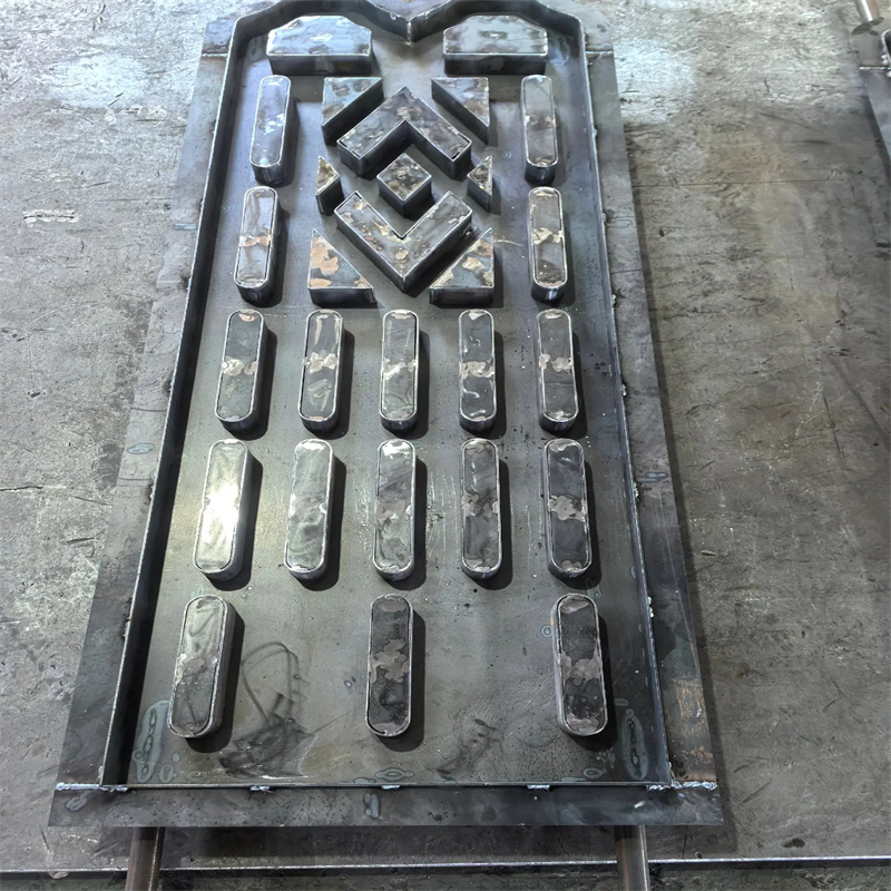 閬中柵欄板模具防護(hù)欄鋼模具質(zhì)量?jī)?yōu)價(jià)格低