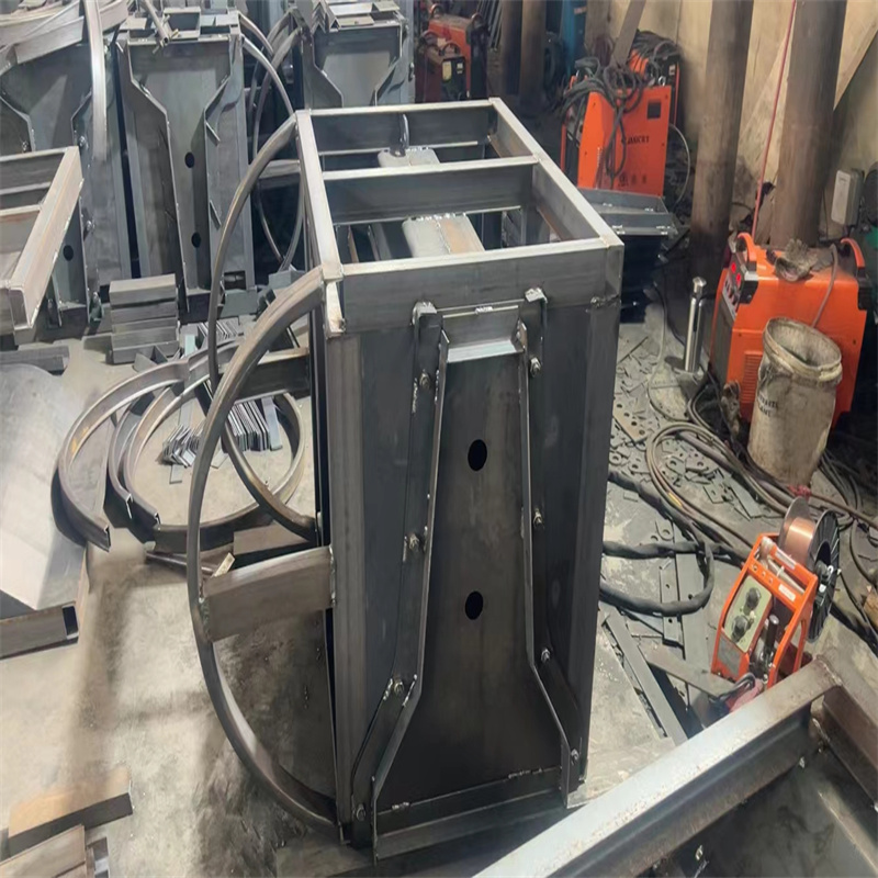 鎮(zhèn)原隔離墩模具翻轉(zhuǎn)施工模具產(chǎn)地工廠