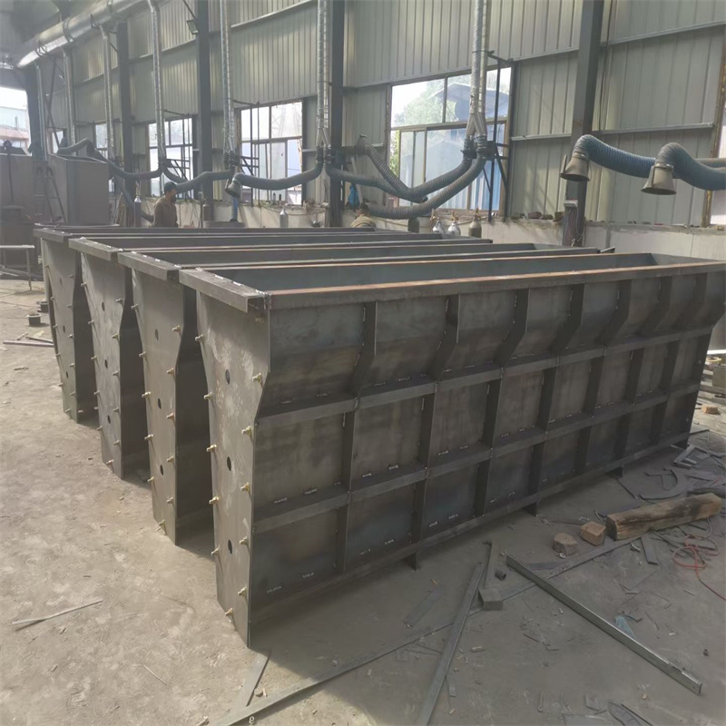 鋼模具塔吊料斗品質(zhì)無所畏懼