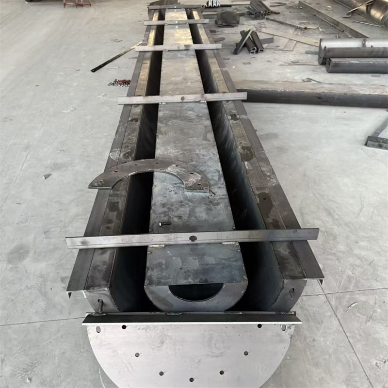 福山鋼模具高速防撞墻模具保障產(chǎn)品質(zhì)量