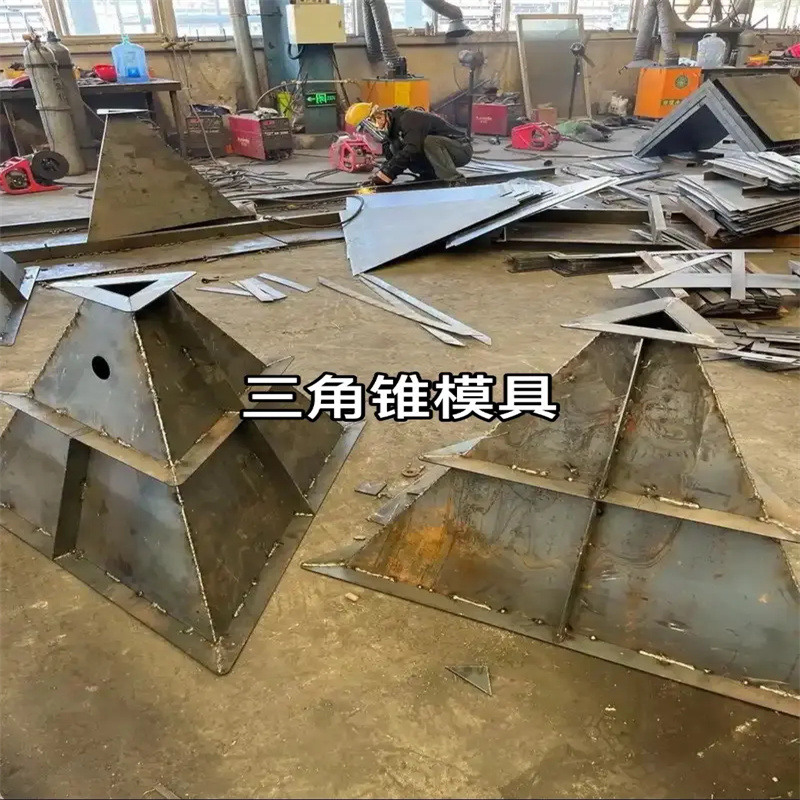 永年鋼模具,水泥柵欄板模具以質(zhì)量求生存