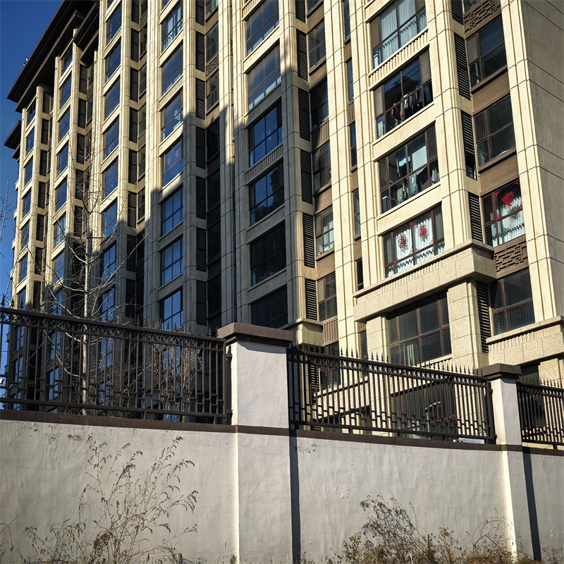 蓮湖鋅鋼護(hù)欄_鐵藝護(hù)欄放心得選擇