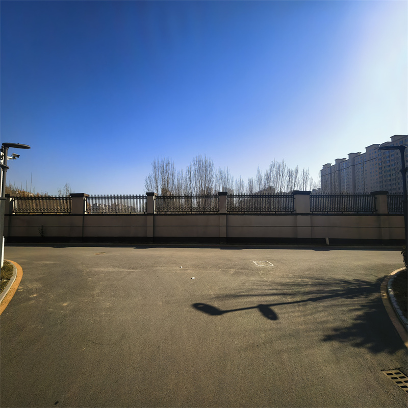 南雄鋅鋼護(hù)欄鐵藝圍欄現(xiàn)貨直發(fā)