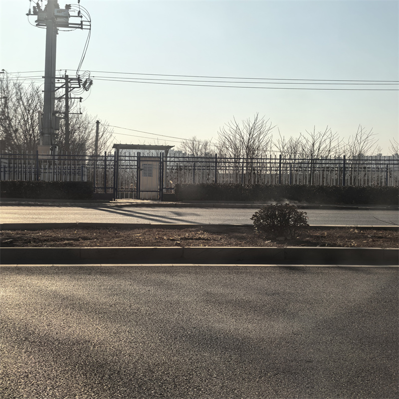 泰山鋅鋼護欄圍墻護欄實體廠家大量現(xiàn)貨