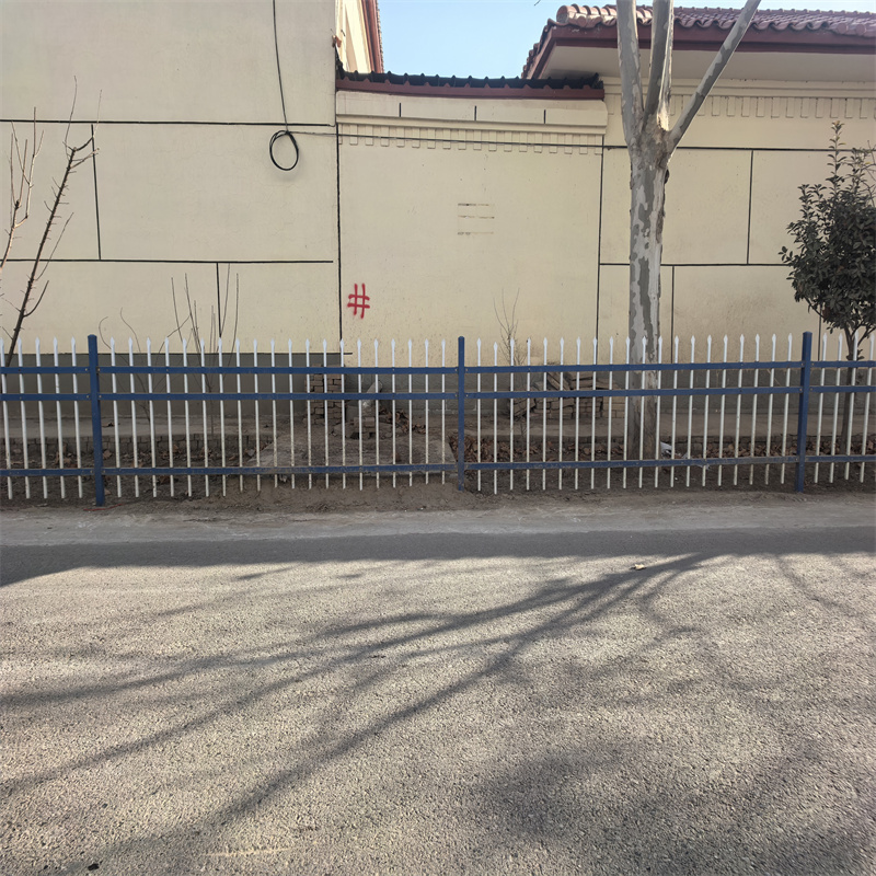 鋅鋼護(hù)欄戶外防護(hù)欄質(zhì)優(yōu)價保